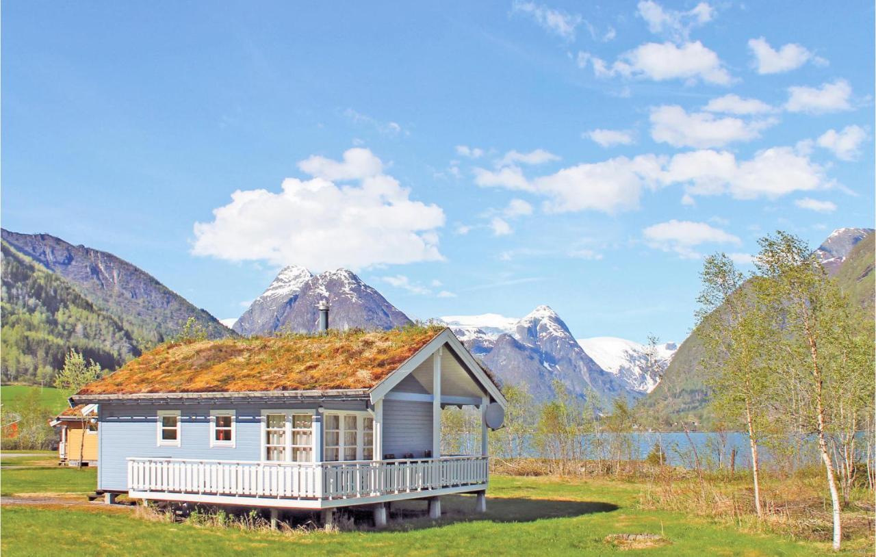 Cozy Home In Fjaerland With House A Mountain View Kültér fotó