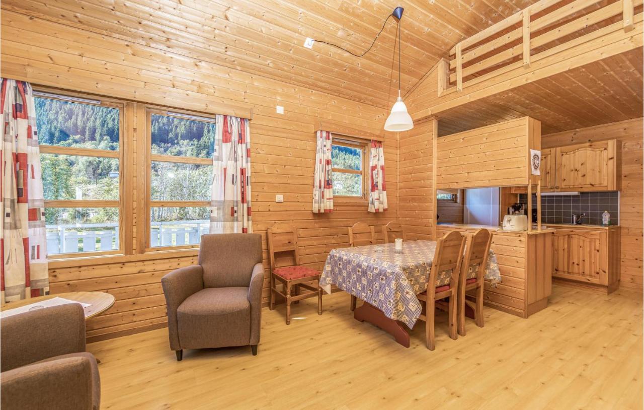 Cozy Home In Fjaerland With House A Mountain View Kültér fotó