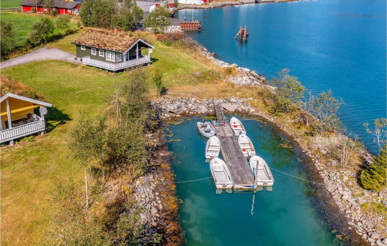Cozy Home In Fjaerland With House A Mountain View Kültér fotó