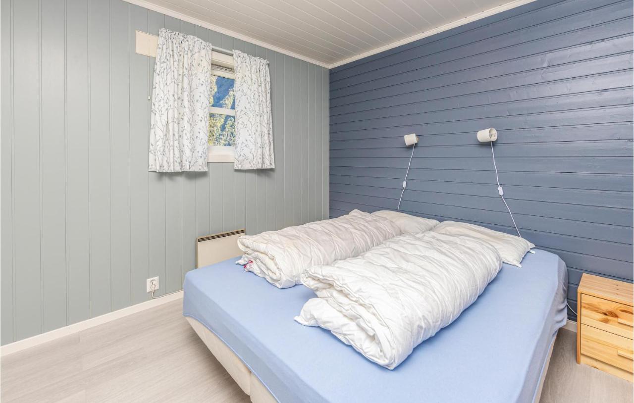 Cozy Home In Fjaerland With House A Mountain View Kültér fotó