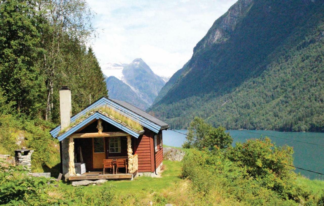 Cozy Home In Fjaerland With House A Mountain View Kültér fotó