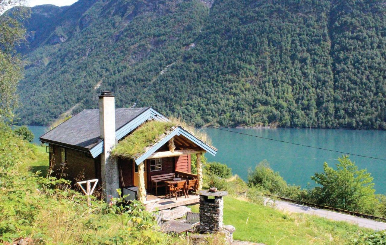 Cozy Home In Fjaerland With House A Mountain View Kültér fotó